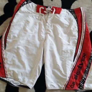 Quiksilver men's white red board shorts 34 skull